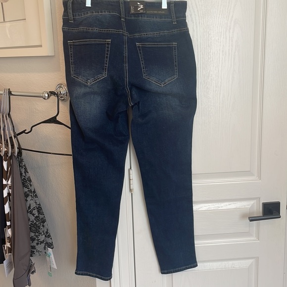 NWT dark wash jean with leopard side stripe - Picture 4 of 4